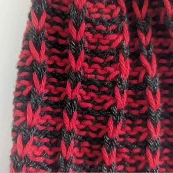 Red and Black Handmade Knitted Hat Touque - Picture 6 of 6